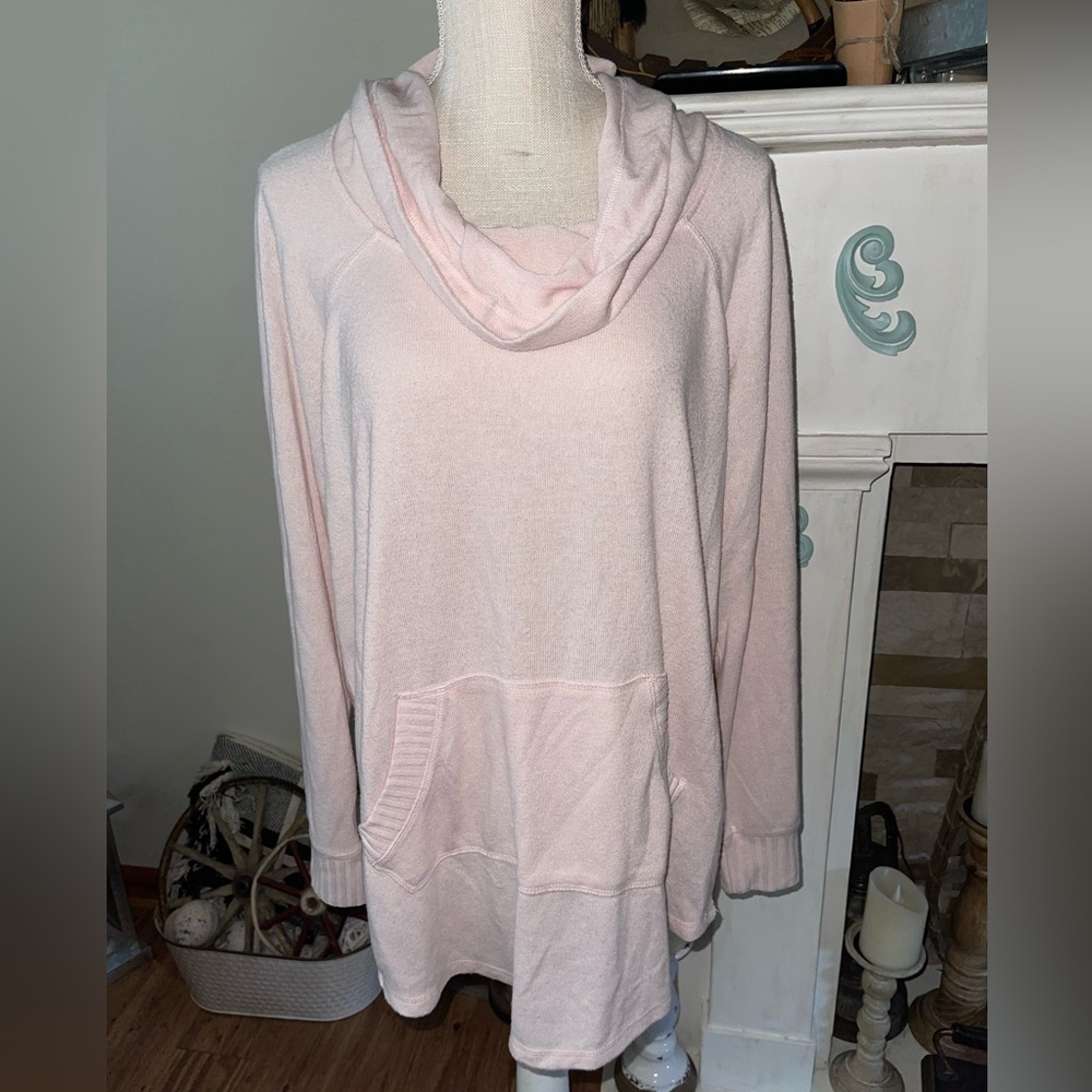 Torrid super soft light pink plush pocket cowl neck shirt Never worn Size 0